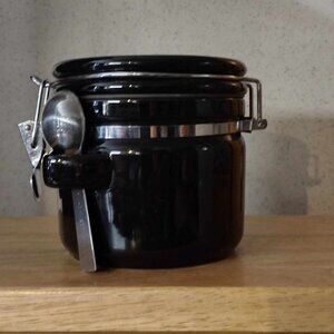 26 oz Black Airtight Ceramic Crock Container with Stainless Steel TBSP scoop